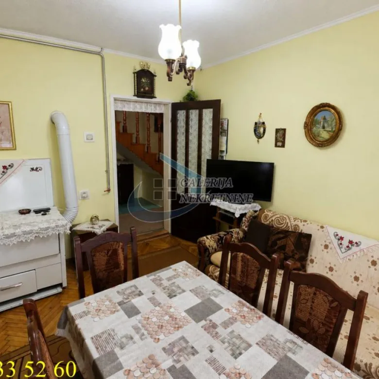 Kuća na prodaju, Centar, Inđija, 240m², 140.000 €
