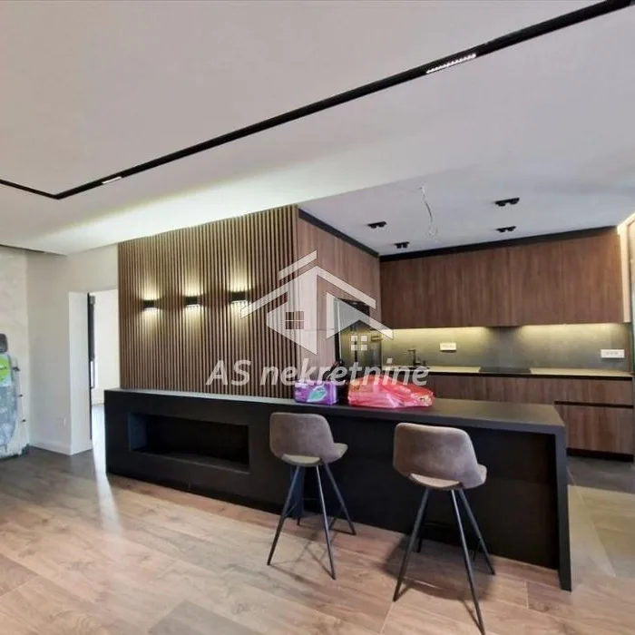 Četvorosoban stan za izdavanje, Kalenić Pijaca, Beograd, 200m², 3.000 €/mes