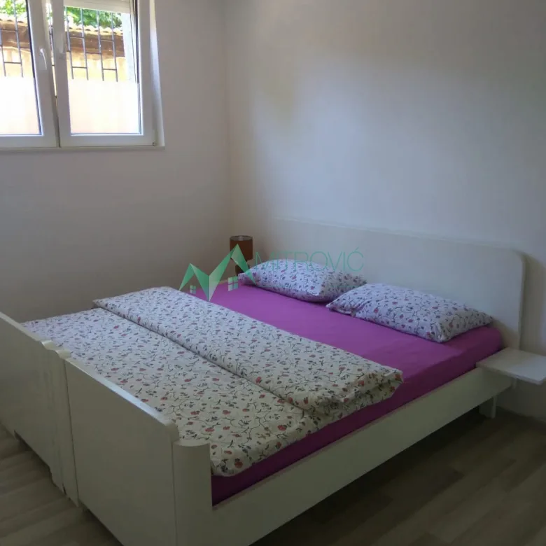 Četvorosoban stan na prodaju, Vrdnik, Irig, 78m², 90.640 €