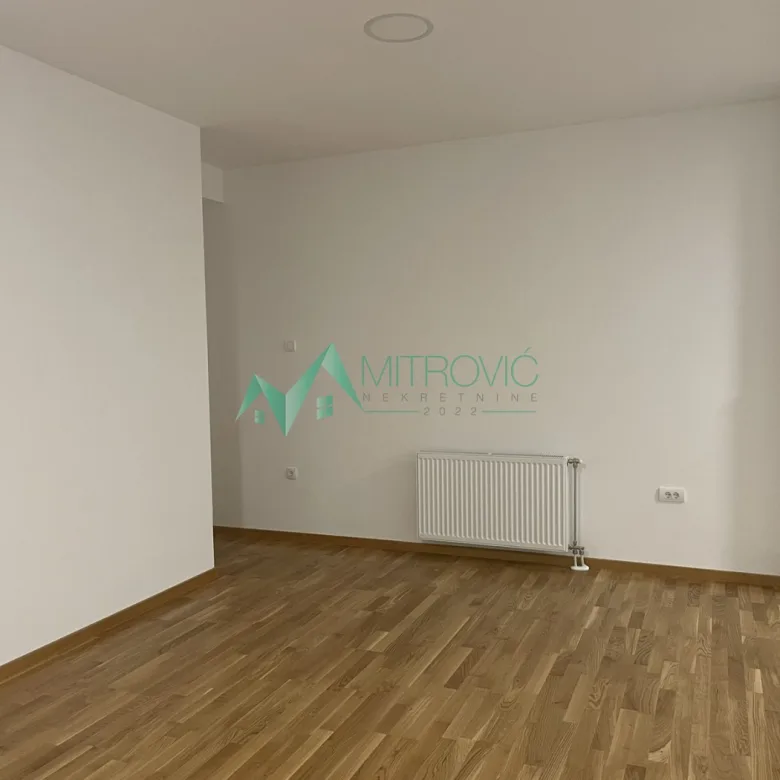 Trosoban stan na prodaju, Salajka, Novi Sad, 77m², 500 €