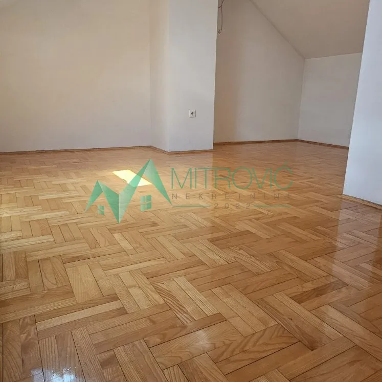 Trosoban stan na prodaju, Grbavica, Novi Sad, 39m², 154.500 €
