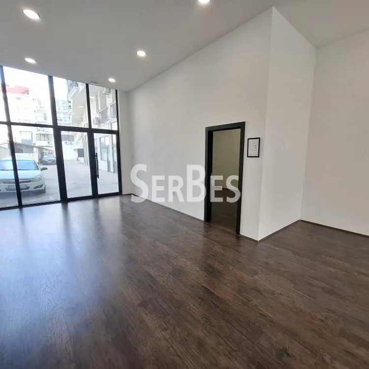 Lokal za izdavanje, Centar, Novi Sad, 128m², 1.400 €/mes