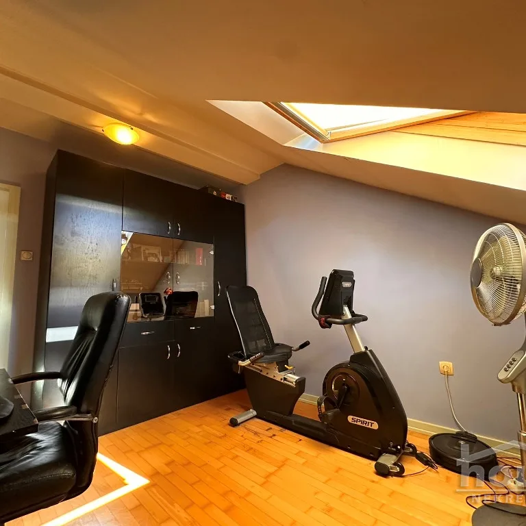 Četvorosoban stan na prodaju, Centar, Novi Sad, 114m², 5. sprat, 300.000 €