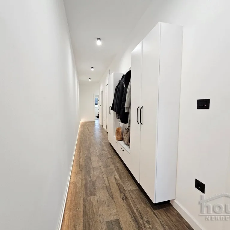 Stan Prodaja Novi Sad  87 m2
