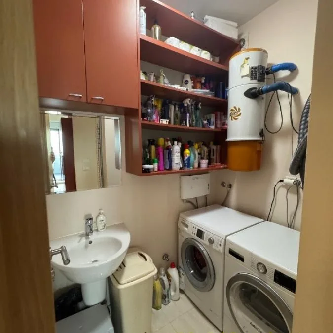 Trosoban stan za izdavanje, Vukov Spomenik, Beograd, 131m², 1.990 €/mes