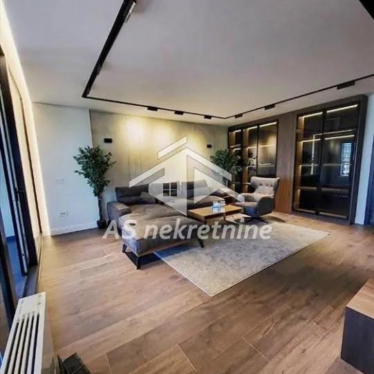 Stan Izdavanje Beograd Kalenić Pijaca 200 m2