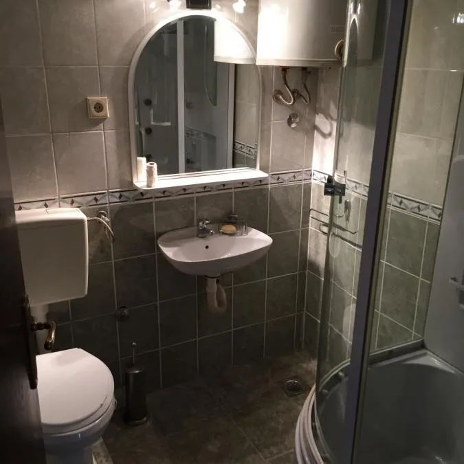 Kuća za izdavanje, Lekino Brdo, Beograd, 260m², 1.800 €/mes