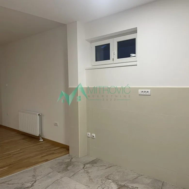 Trosoban stan na prodaju, Salajka, Novi Sad, 77m², 500 €