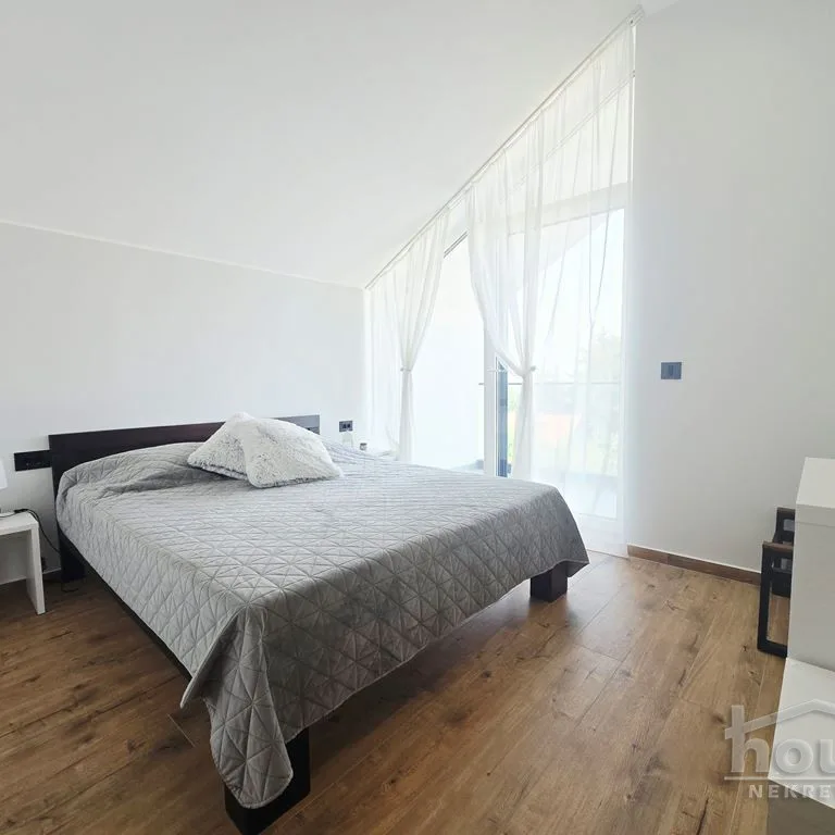Kuća na prodaju, Čerević, Beočin, 222m², 2. sprat, 362.000 €