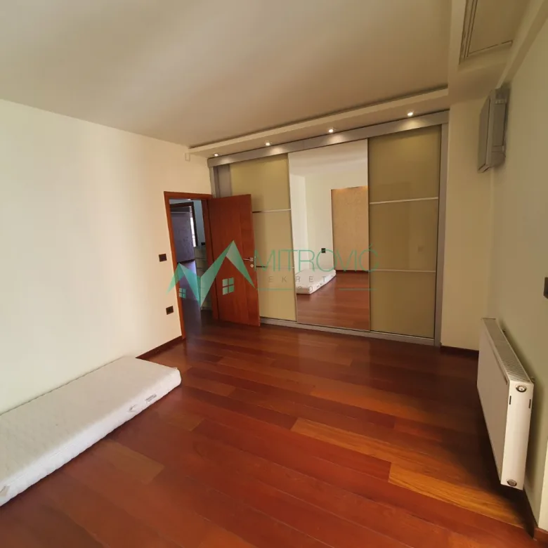 Četvorosoban stan na prodaju, Centar, Novi Sad, 126m², 363.380 €