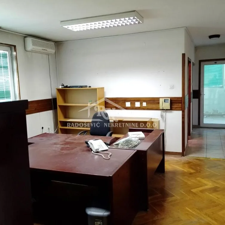 Lokal Izdavanje Pećinci  555 m2