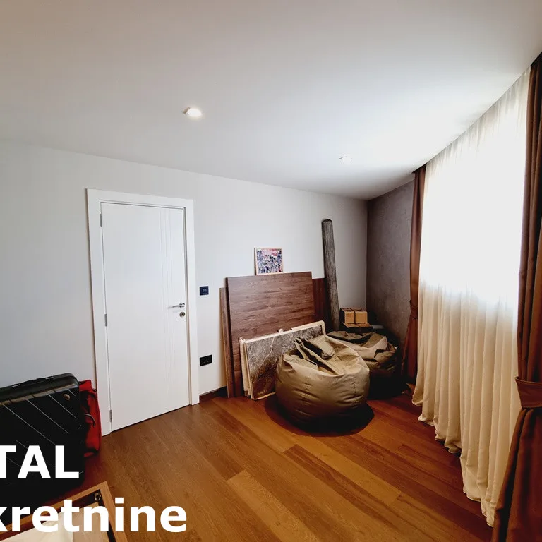 Četvorosoban stan na prodaju, Grbavica, Novi Sad, 122m², 7. sprat, 430.000 €