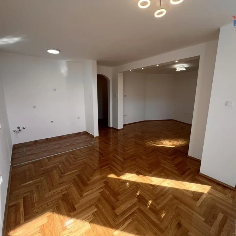 Stan Prodaja Novi Sad  117 m2