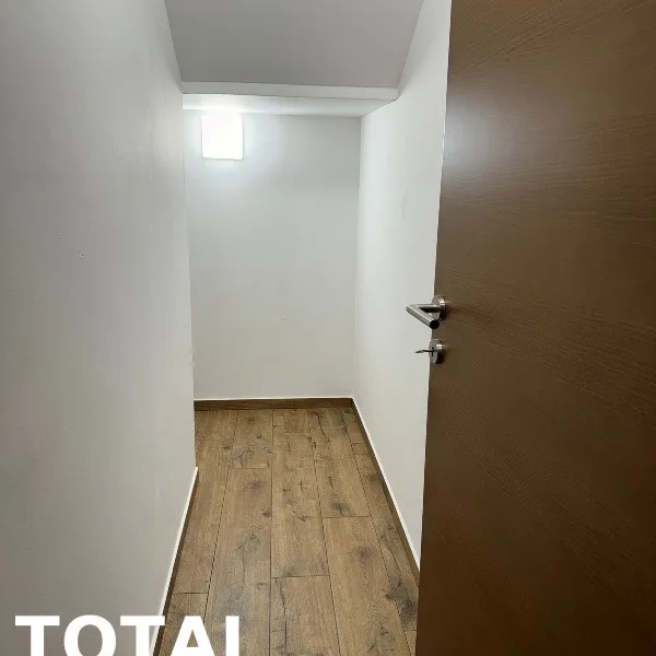 Kuća na prodaju, Čardak, Novi Sad, 300m², 390.000 €