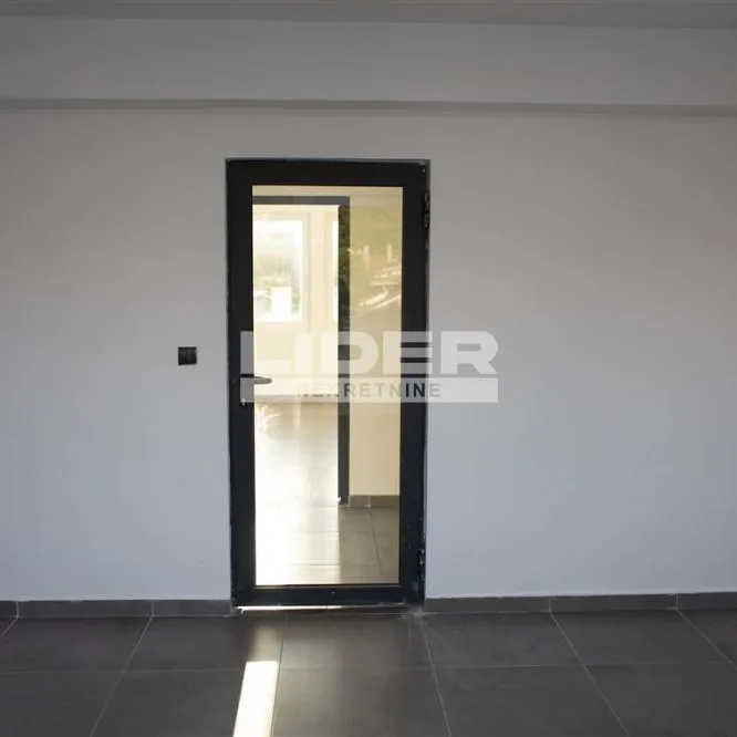 Lokal Izdavanje Beograd Karaburma 1450 m2