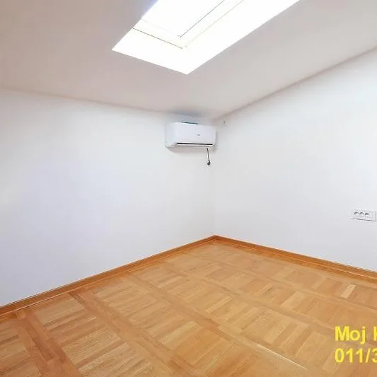 Trosoban stan na prodaju, Slavujev Venac, Beograd, 93m², 297.600 €