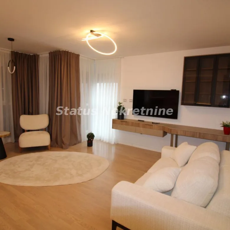 Stan Izdavanje Novi Sad  200 m2