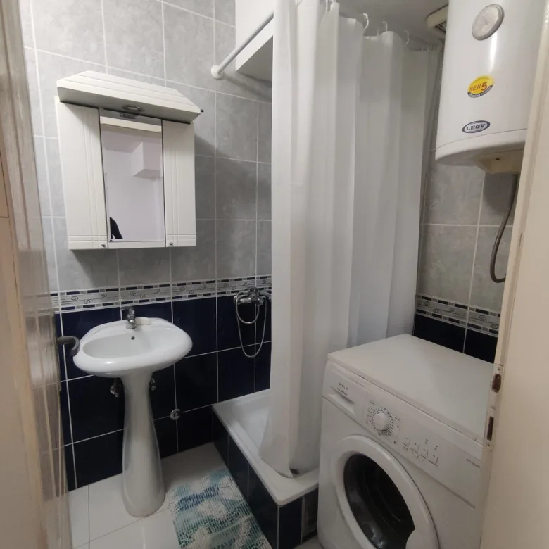 Stan Izdavanje Novi Sad Cara Dušana 25 m2