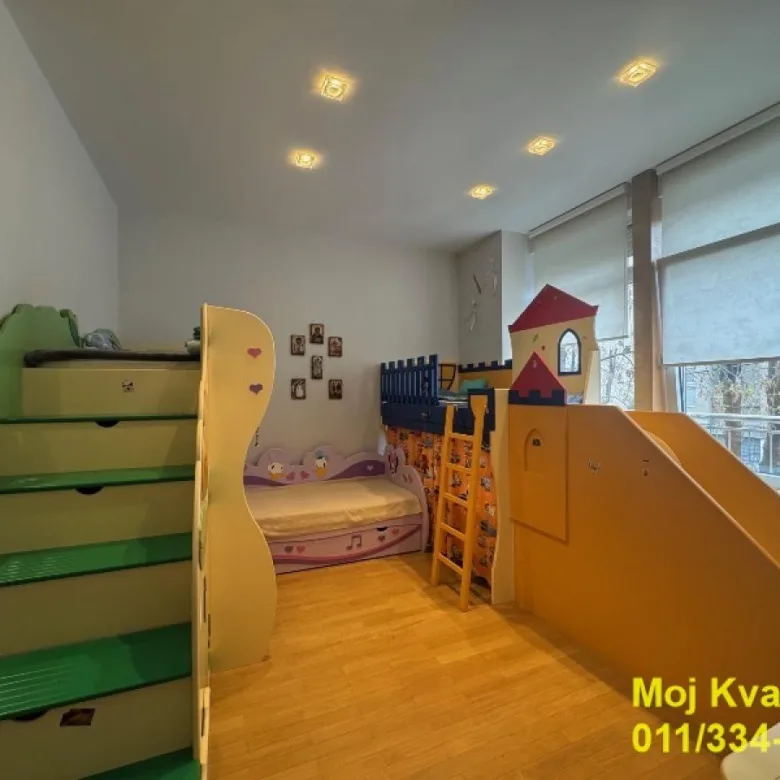 Trosoban stan za izdavanje, Vukov Spomenik, Beograd, 131m², 1.990 €/mes