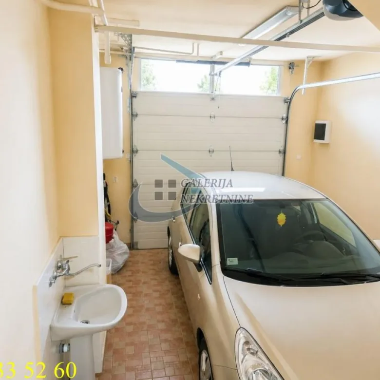 Kuća na prodaju, Centar, Inđija, 190m², 190.000 €