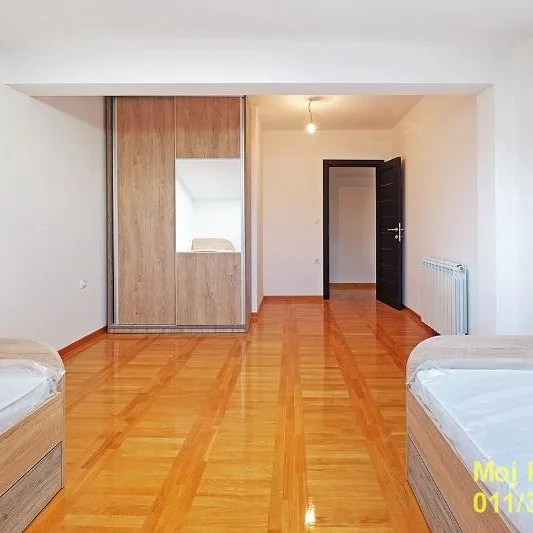Trosoban stan na prodaju, Slavujev Venac, Beograd, 93m², 297.600 €