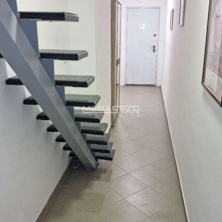 Trosoban stan na prodaju, Kalenić Pijaca, Beograd, 40m², 280.000 €