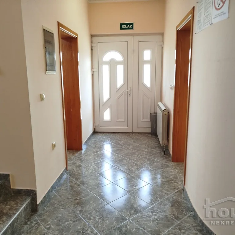 Lokal Izdavanje Novi Sad  186 m2