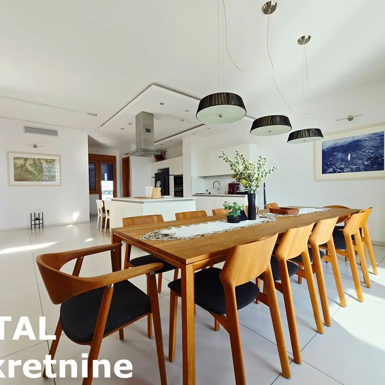 Višesoban stan na prodaju, Centar, Novi Sad, 352m², 5. sprat, 1.573.840 €