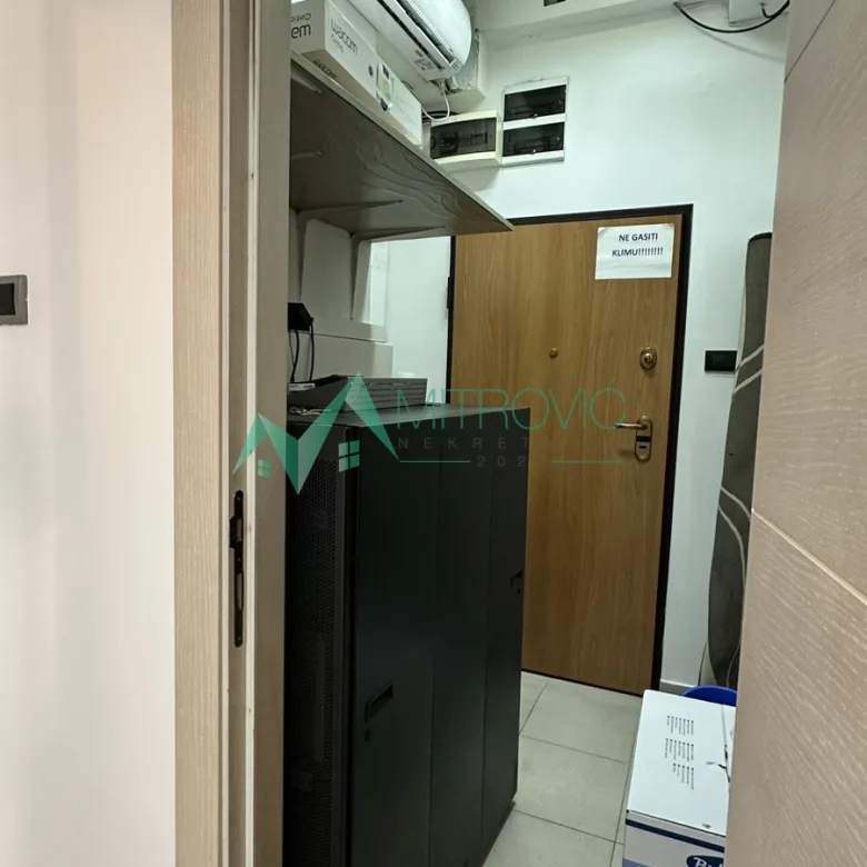 Lokal za izdavanje, Bulevar Oslobođenja, Novi Sad, 282m², 3.000 €/mes
