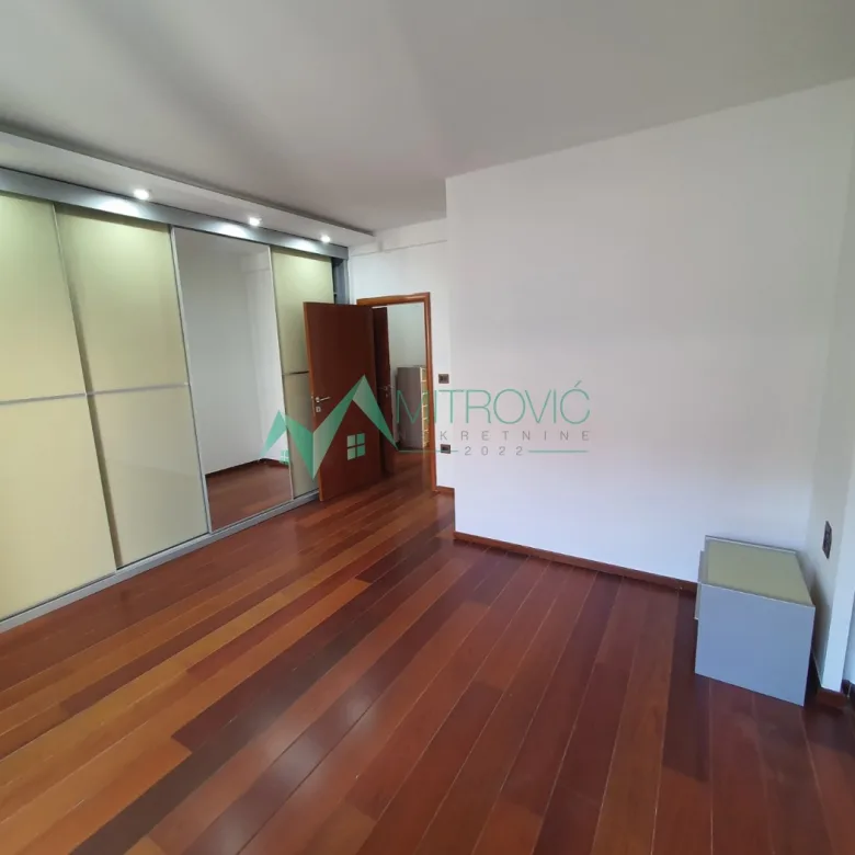 Četvorosoban stan na prodaju, Centar, Novi Sad, 126m², 363.380 €