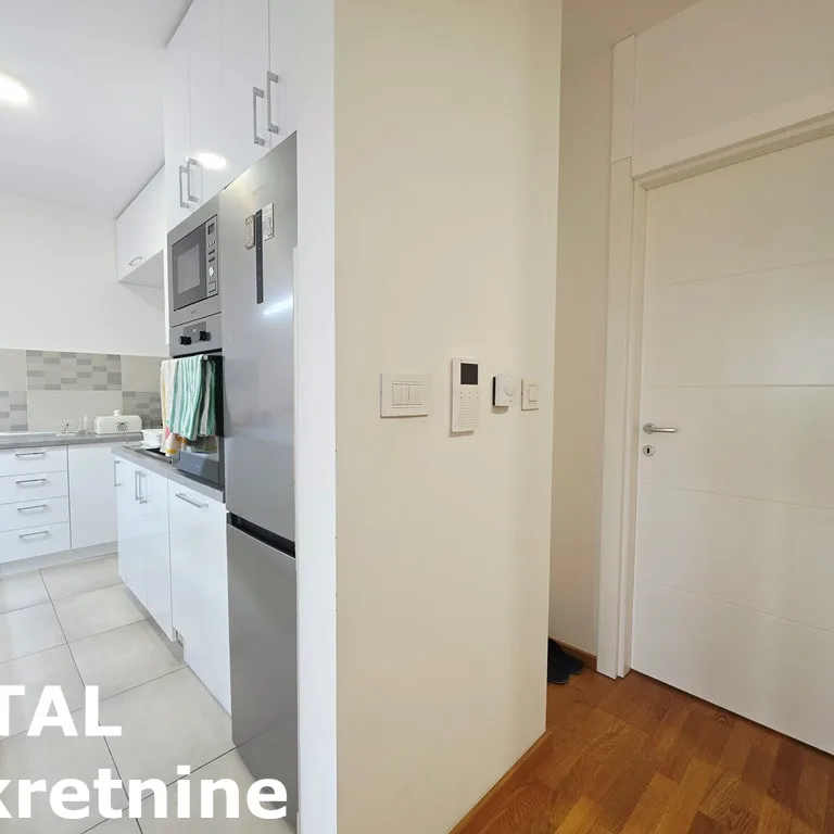 Dvoiposoban stan na prodaju, Bulevar Patrijarha Pavla, Novi Sad, 82m², 4. sprat, 225.000 €