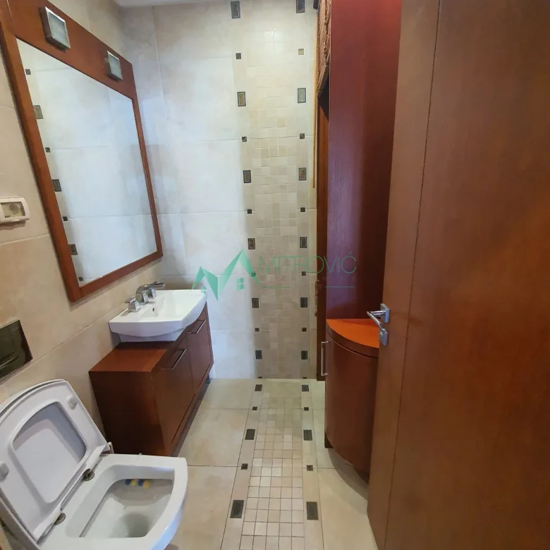 Četvorosoban stan na prodaju, Centar, Novi Sad, 126m², 363.380 €