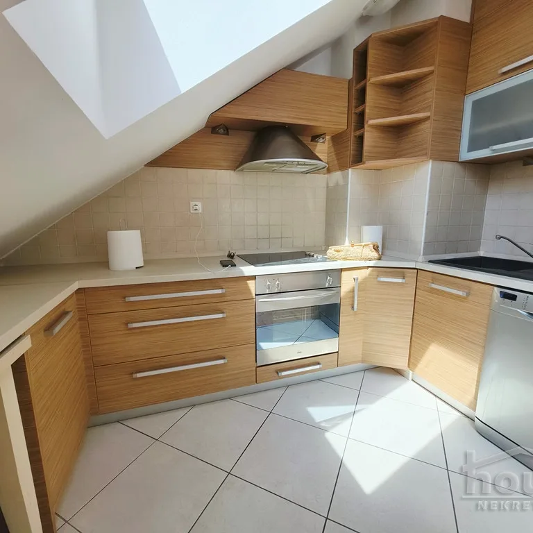 Stan Prodaja Novi Sad  83 m2