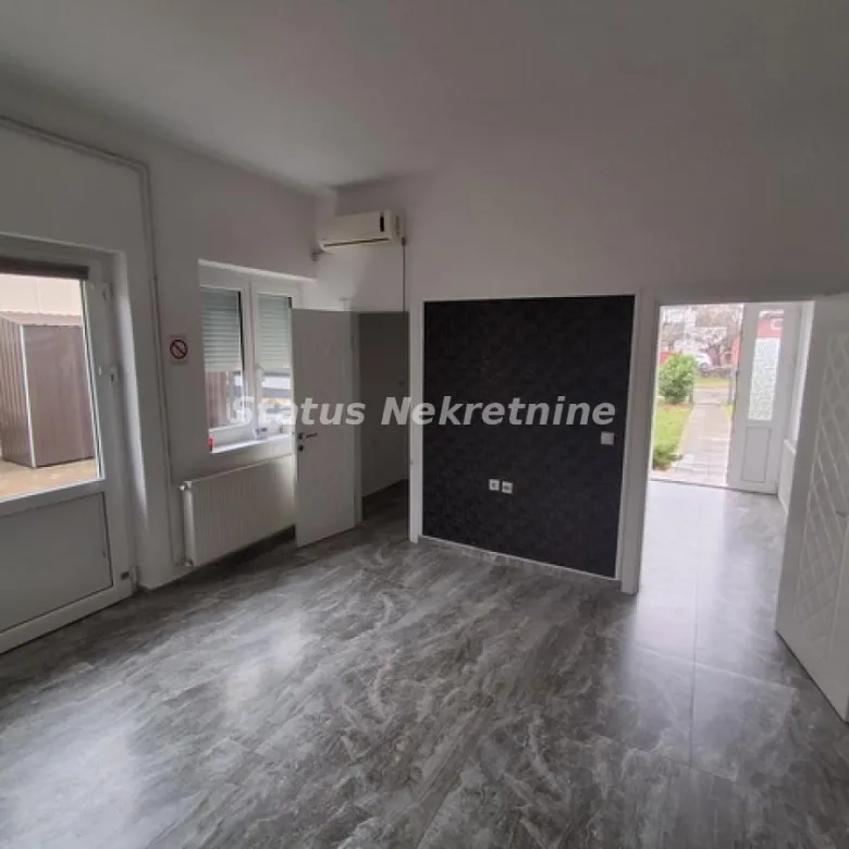 Lokal Izdavanje Novi Sad  100 m2