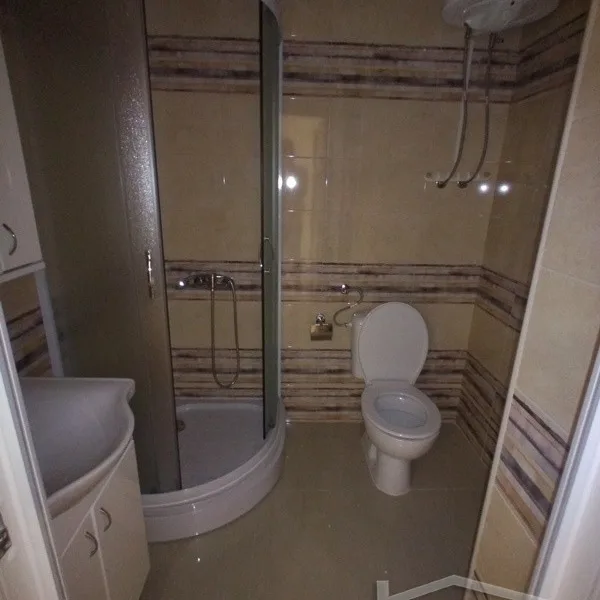 Lokal za izdavanje, Kać, Novi Sad, 370m², 2.000 €/mes