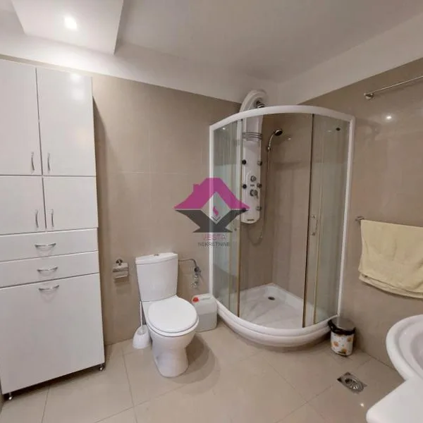 Kuća za izdavanje, Banovo Brdo, Beograd, 142m², 3.500 €/mes