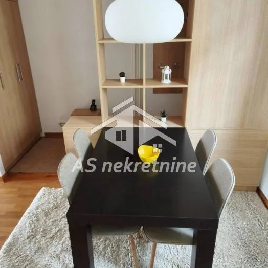 Stan Izdavanje Beograd Blok 70a 72 m2