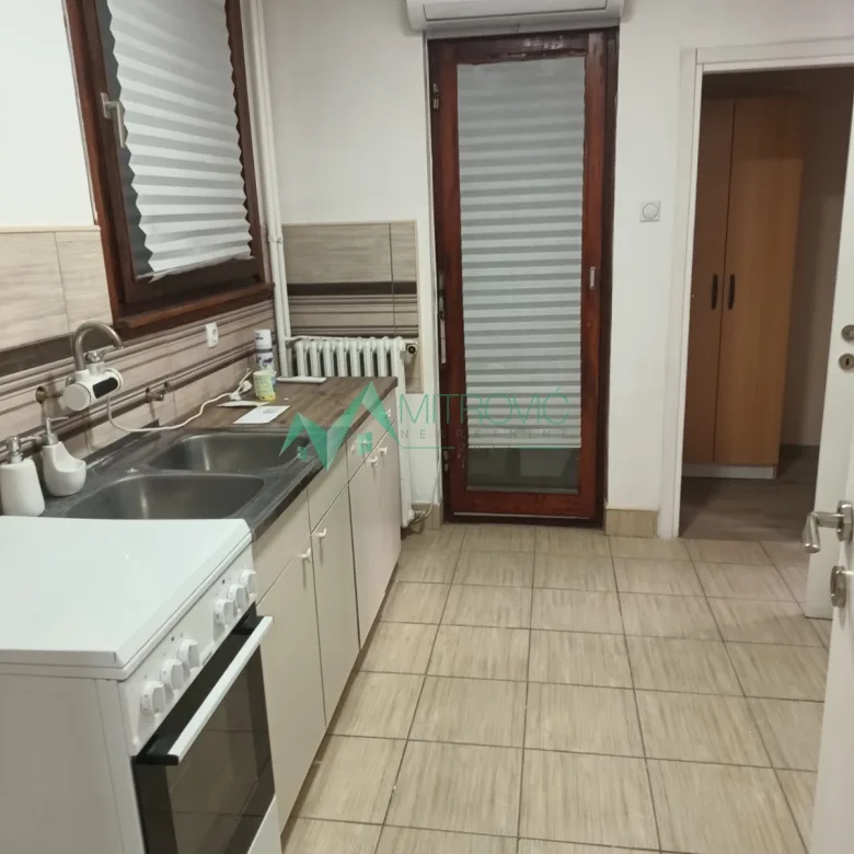 Troiposoban stan za izdavanje, Bulevar Oslobođenja, Novi Sad, 91m², 600 €/mes