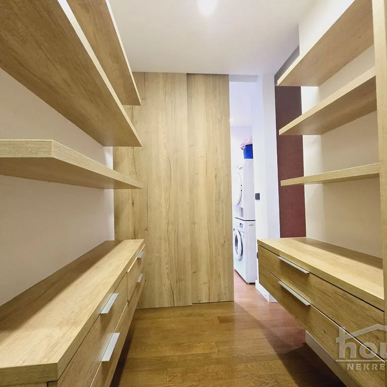 Četvorosoban stan na prodaju, Centar, Novi Sad, 113m², 460.000 €