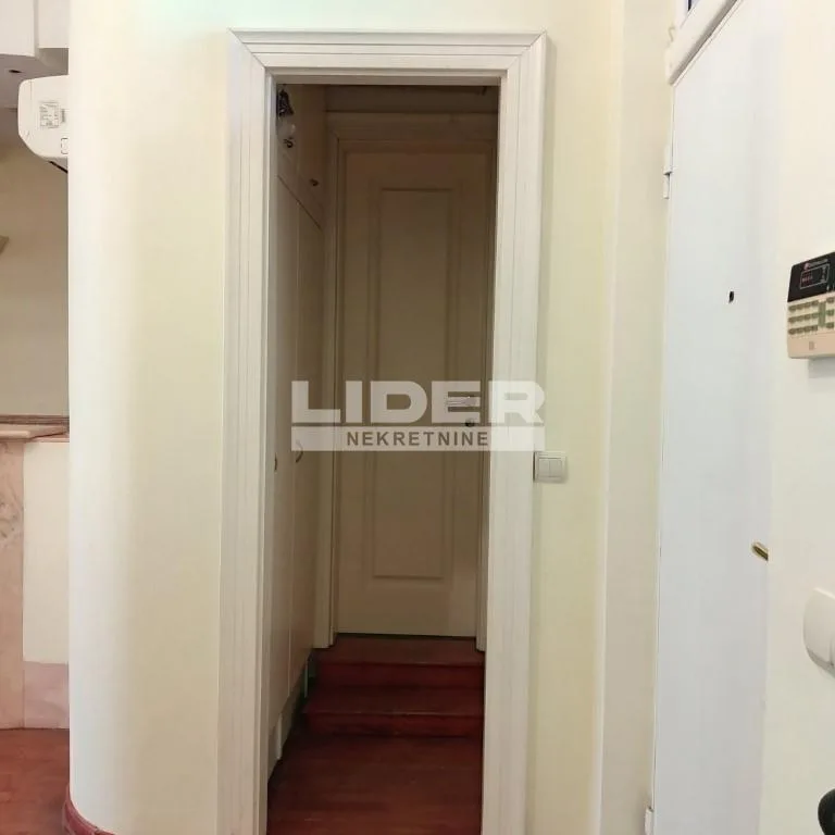 Trosoban stan na prodaju, Knez Mihailova, Beograd, 73m², 400.000 €