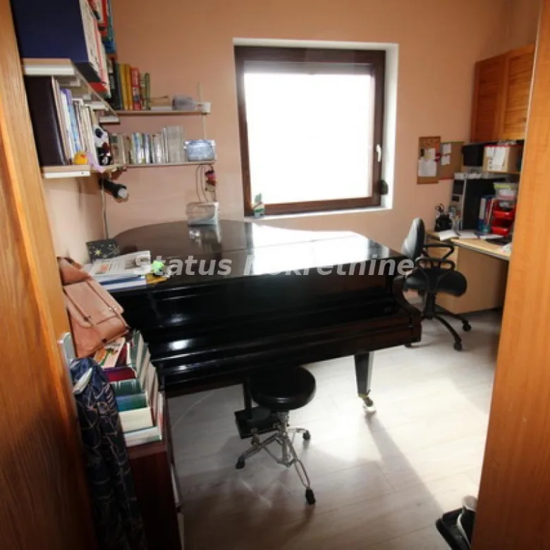 Kuća Prodaja Novi Sad  230 m2