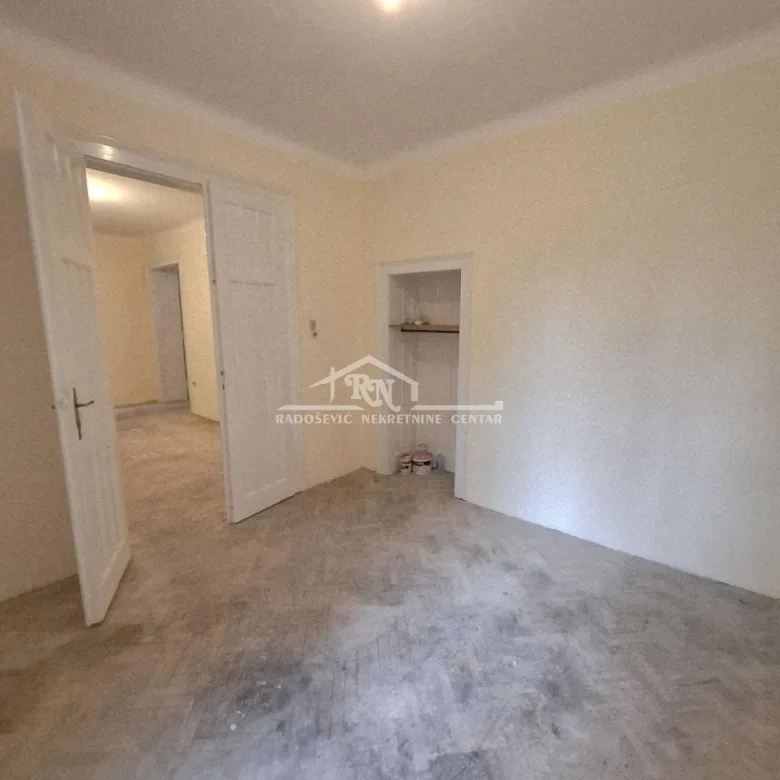 Četvorosoban stan na prodaju, Gundulićev Venac, Beograd, 91m², Prizemlje, 359.000 €