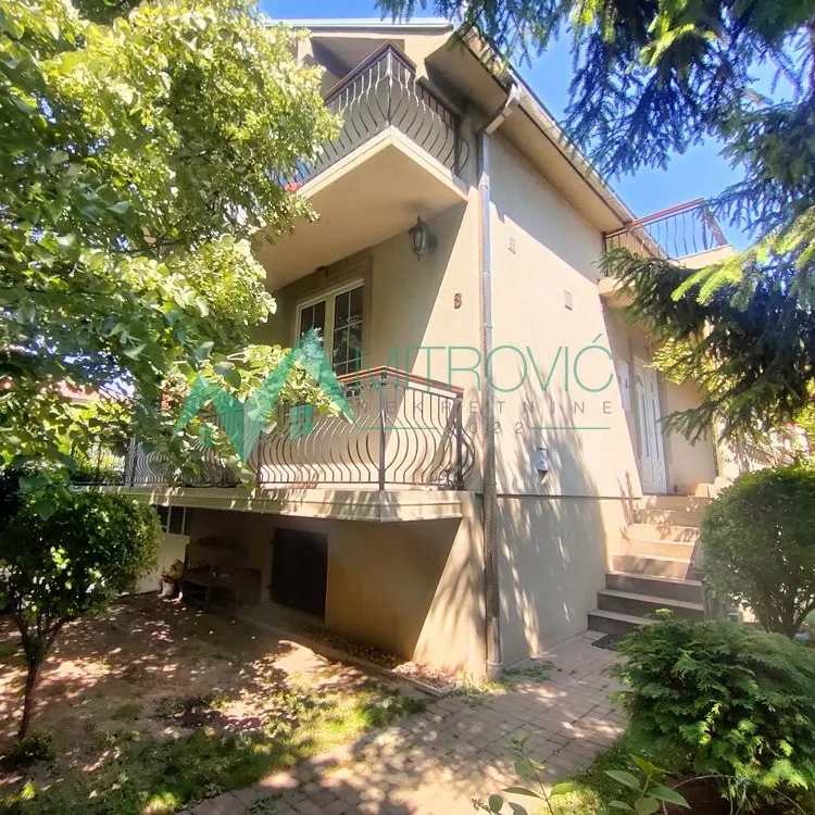 Kuća na prodaju, Stari Banovci, Stara Pazova, 260m², 360.500 €
