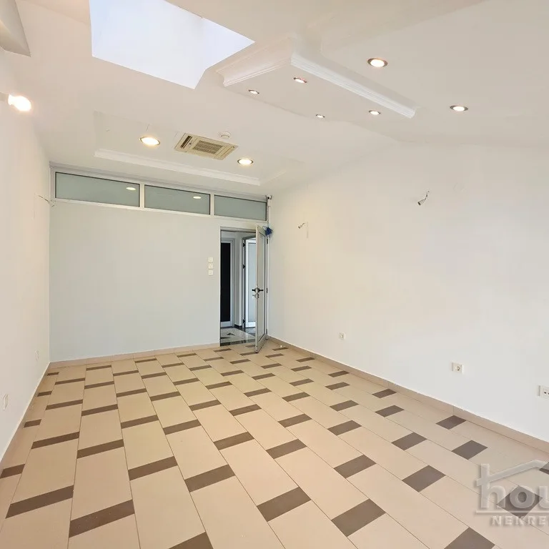 Lokal za izdavanje, Bulevar Oslobođenja, Novi Sad, 245m², 1.500 €/mes