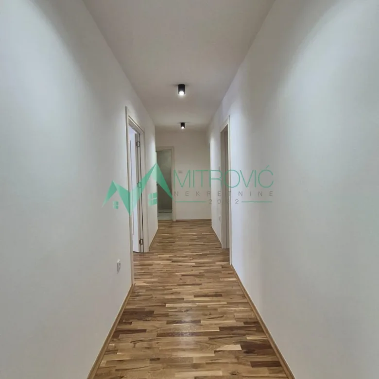 Četvorosoban stan na prodaju, Banatić, Novi Sad, 95m², 277.070 €