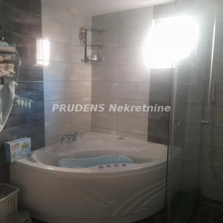 Kuća na prodaju, Surčin, Beograd, 243m², 350.000 €