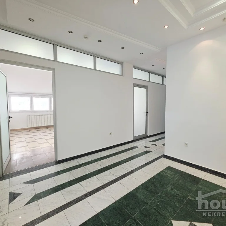 Lokal za izdavanje, Bulevar Oslobođenja, Novi Sad, 245m², 1.500 €/mes