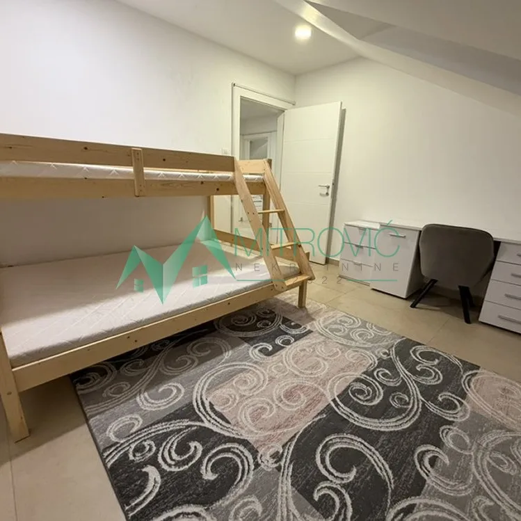 Četvoroiposoban stan za izdavanje, Podbara, Novi Sad, 113m², 1.200 €/mes