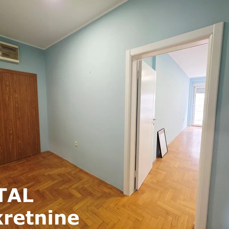 Trosoban stan na prodaju, Centar, Novi Sad, 78m², 3. sprat, 250.000 €