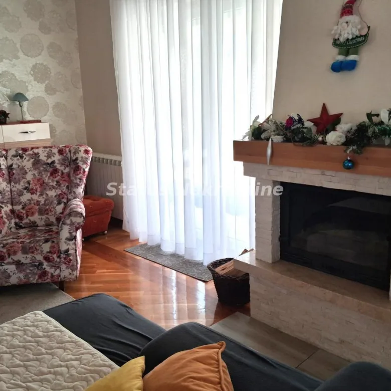 Kuća Izdavanje Novi Sad  157 m2